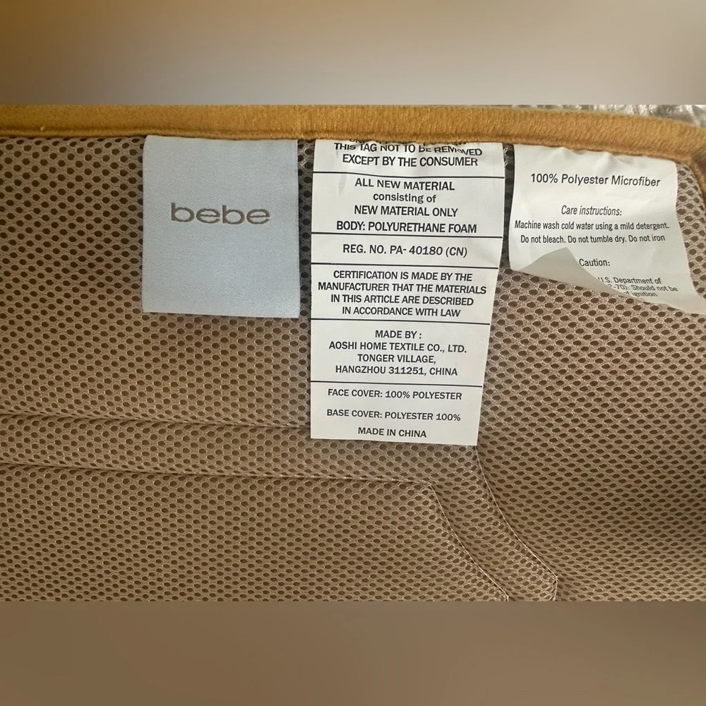 NWT Bebe Mustard Yellow 20”X32” Charcoal Memory Foam Antimicrobial Gold Bath Rug